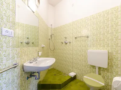 Badezimmer mit Dusche