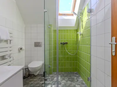 Badezimmer mit Dusche