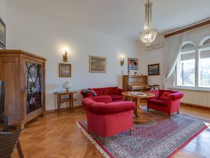 23707946-Appartement-4-Rijeka-300x225-2