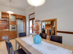 23707946-Appartement-4-Rijeka-300x225-4