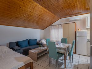 23919207-Appartement-2-Rijeka-300x225-1