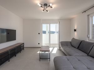 23997736-Appartement-4-Rijeka-300x225-4