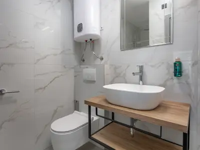 Badezimmer mit Dusche
