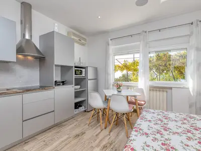 Küche und Essbereich