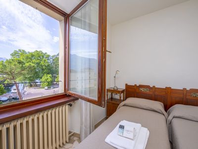 Das zweite Schlafzimmer hat einen sagenhaften Blick auf den See