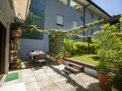 Die Terrasse, der Garten und die Pergola