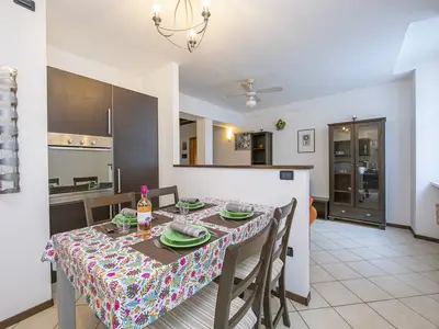 Blick auf Küche und Wohnzimmer