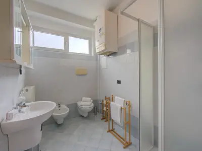 Badezimmer mit Dusche