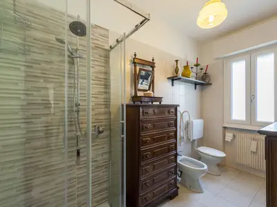 Badezimmer mit Dusche