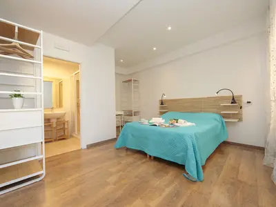 Hauptschlafzimmer mit eigenem Badezimmer