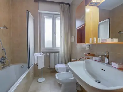 Badezimmer mit Badewanne