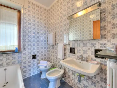 Badezimmer mit Badewanne