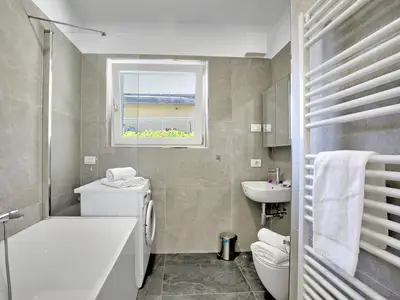 Badezimmer mit Badewanne