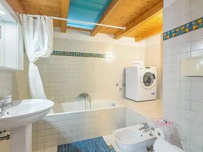 Badezimmer mit Badewanne