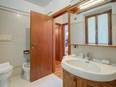 Zweites Badezimmer