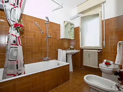 Badezimmer mit Badewanne