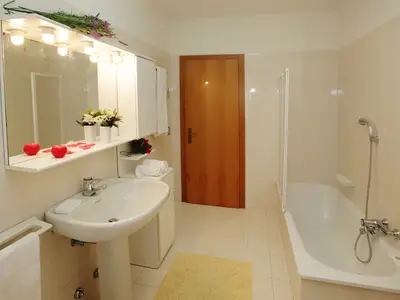 Badezimmer mit Badewanne