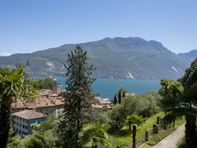 Ein weiterer Blick vom Balkon über den See und das historische Zentrum