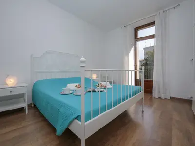 Zweites Schlafzimmer mit Zugang zum Balkon