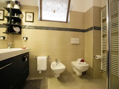 Badezimmer mit Dusche