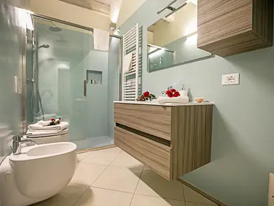 Badezimmer mit Dusche