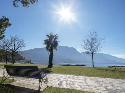 Der Radweg und der Fußgängerweg verbinden Riva mit Torbole