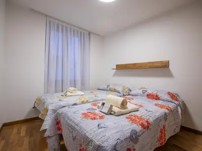 Das zweite Schlafzimmer mit 2 Einzelbetten, die zusammengestellt werden können