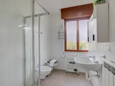 Badezimmer mit Dusche