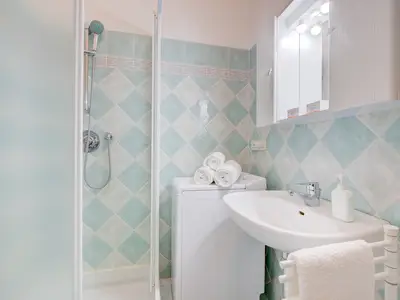 Badezimmer mit Dusche