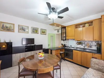 Küche und Essbereich