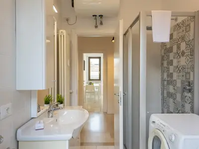 Badezimmer mit Dusche