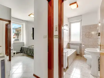 Badezimmer mit Badewanne