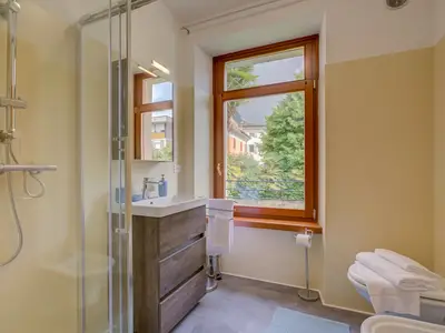 Badezimmer mit Dusche