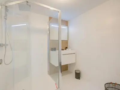 Badezimmer mit Dusche