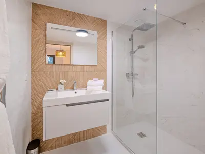 Badezimmer mit Dusche