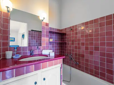 Badezimmer mit Badewanne