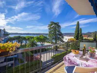Balkon mit Seeblick