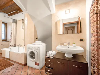 Badezimmer mit Badewanne