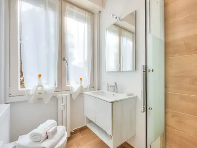 Badezimmer mit Dusche