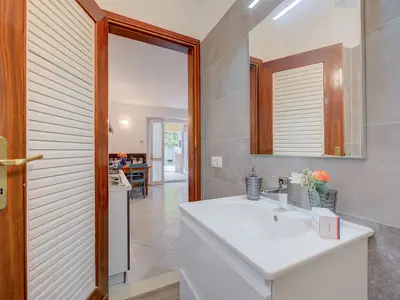 Badezimmer mit Dusche