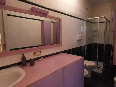 Badezimmer mit Dusche