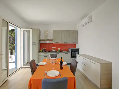 Küche und Essbereich