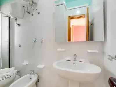 Badezimmer mit Dusche