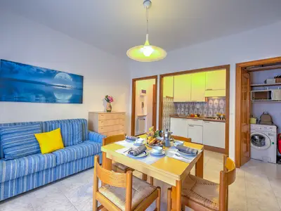 Wohnzimmer mit Schlafsofa