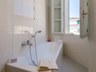 Badezimmer mit Badewanne