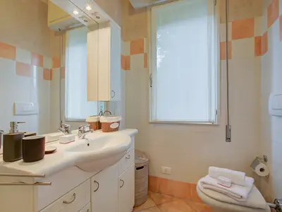 Badezimmer mit Dusche