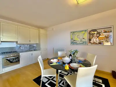 Küche und Essbereich