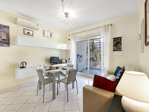 23708477-Appartement-4-Sanremo-300x225-3