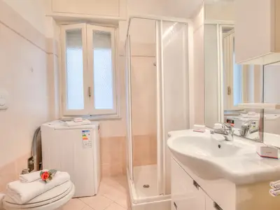 Badezimmer mit Dusche