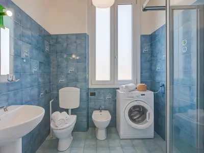 Badezimmer mit Dusche